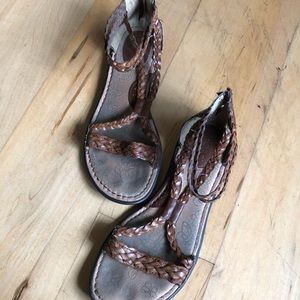 B ø C sandals, size 8.